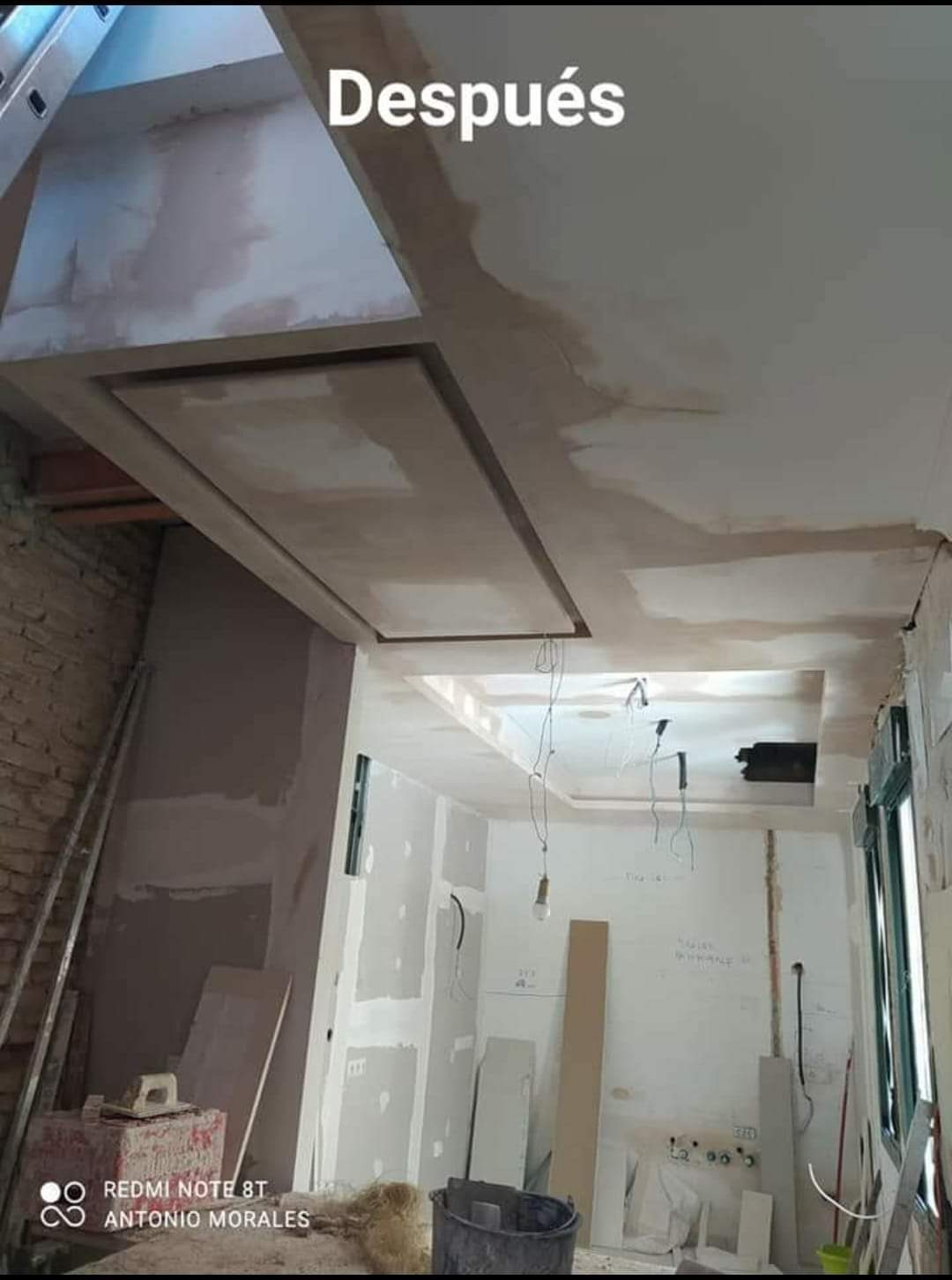 Techo moderno con luz indirecta LED