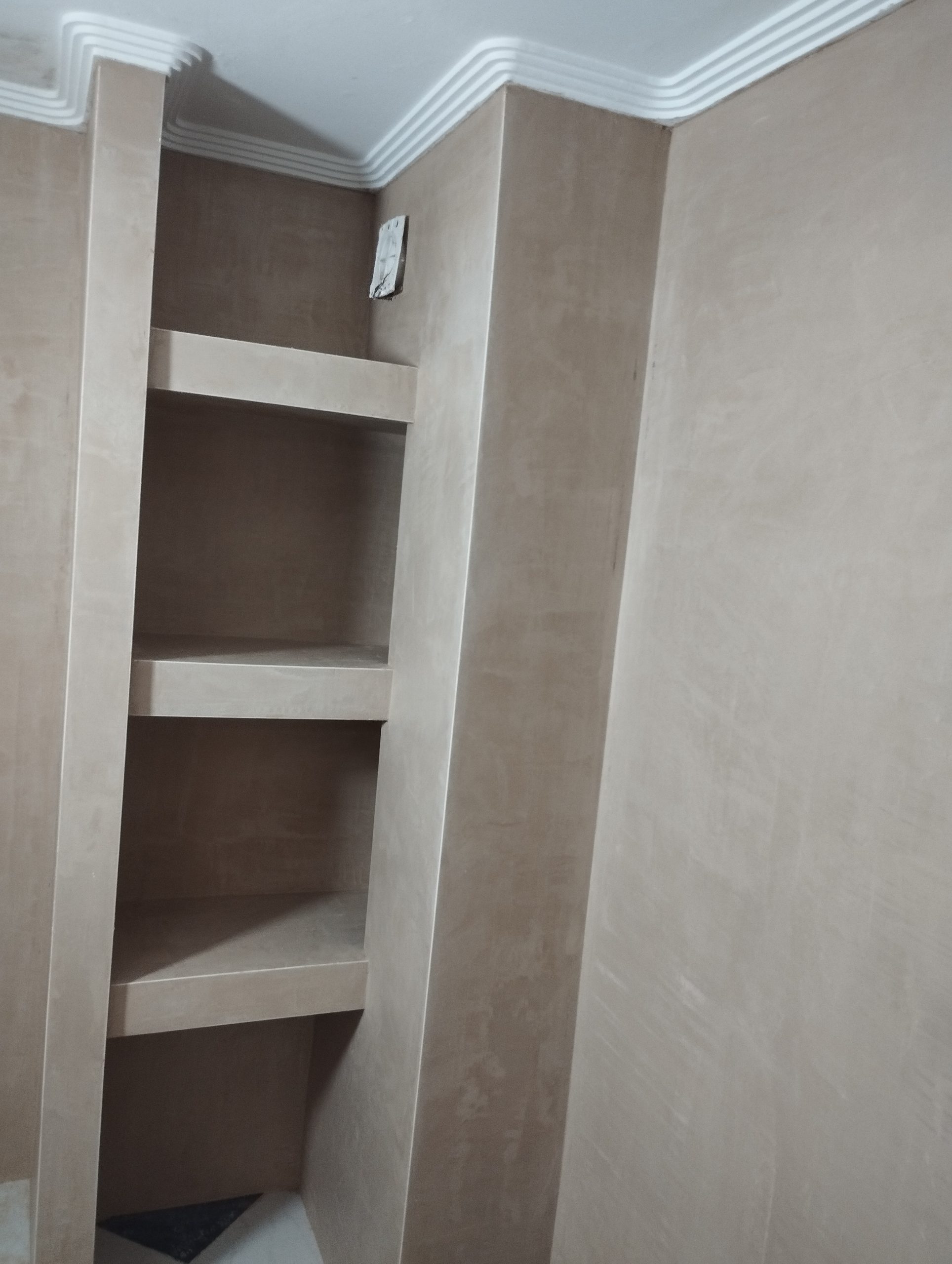 Remate de techo yesero en Montequinto