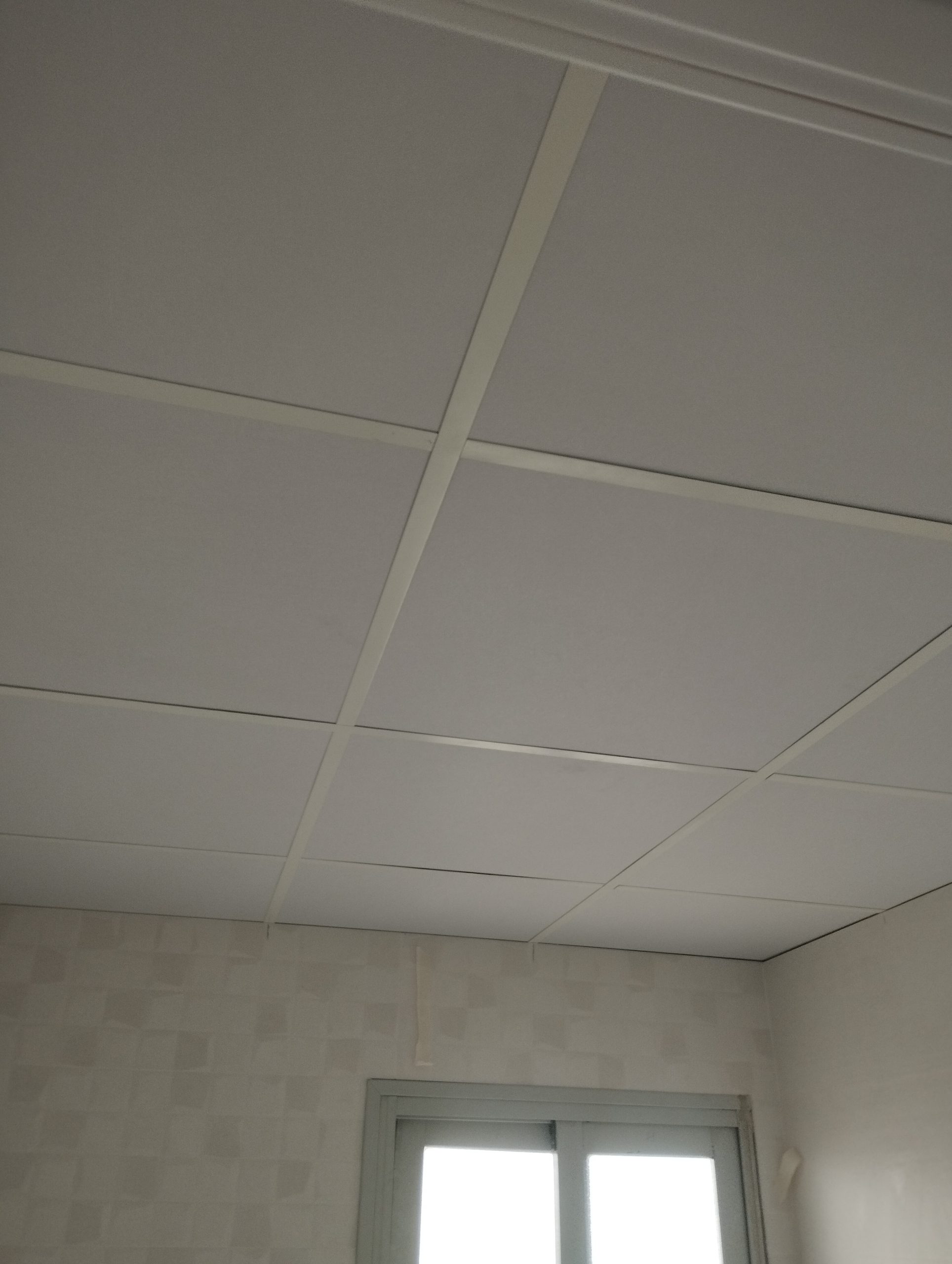 Alineado con maestras paredes rectas