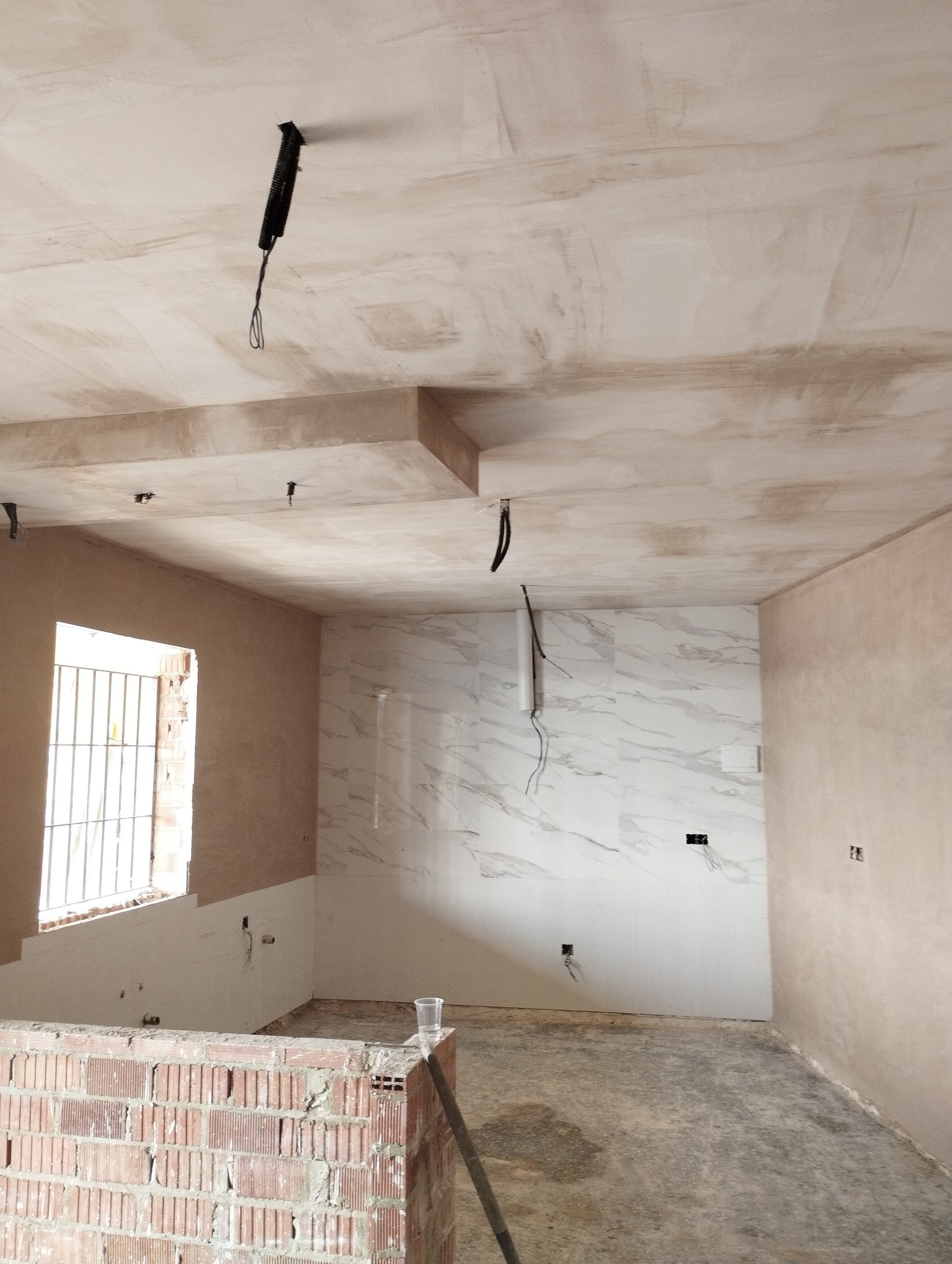 Acabado fino en pasillo vivienda