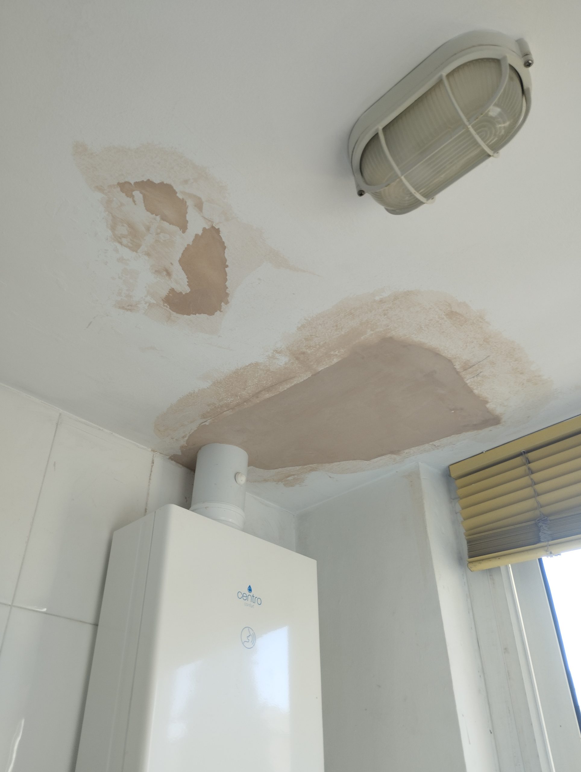 Pared reparada y nivelada yeso Sevilla